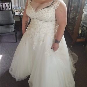 Size 24 wedding gown NEW WITH TAGS